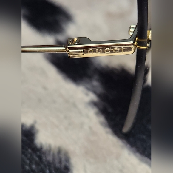 Gucci Oversized Gold Sunglasses - Picture 5 of 9